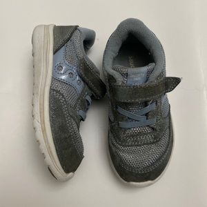 Saucony shoes size 7W